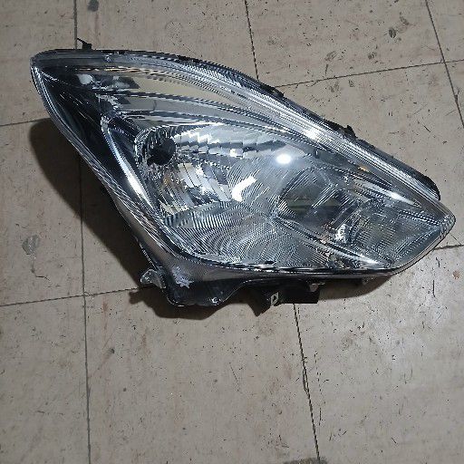 Suzuki swift headlight - Private Seller Suzuki swift headlight - Private Seller