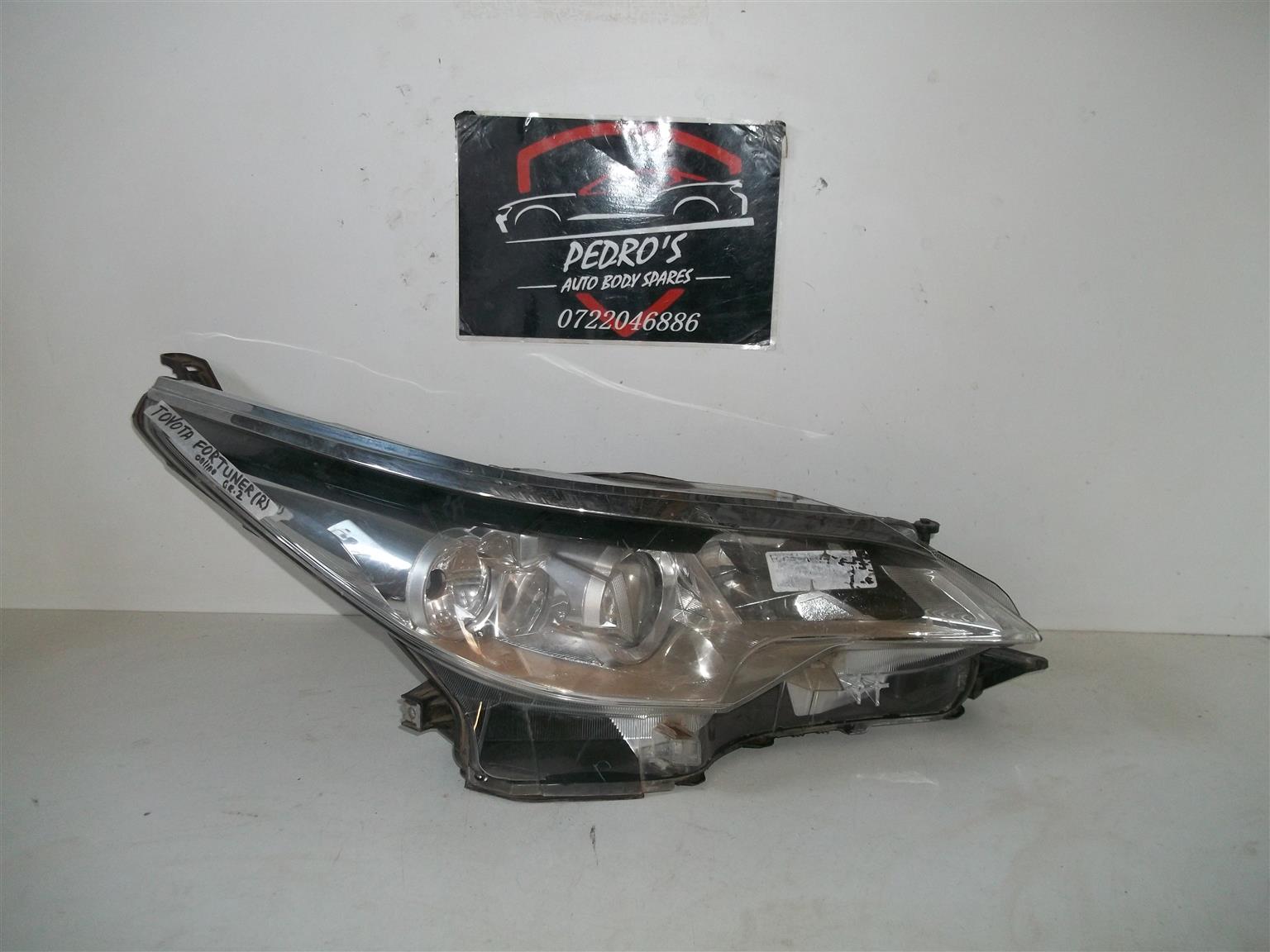 Toyota Fortuner GD6 '16-'20 right projector headlight - Private Seller Toyota Fortuner GD6 '16-'20 right projector headlight - Private Seller