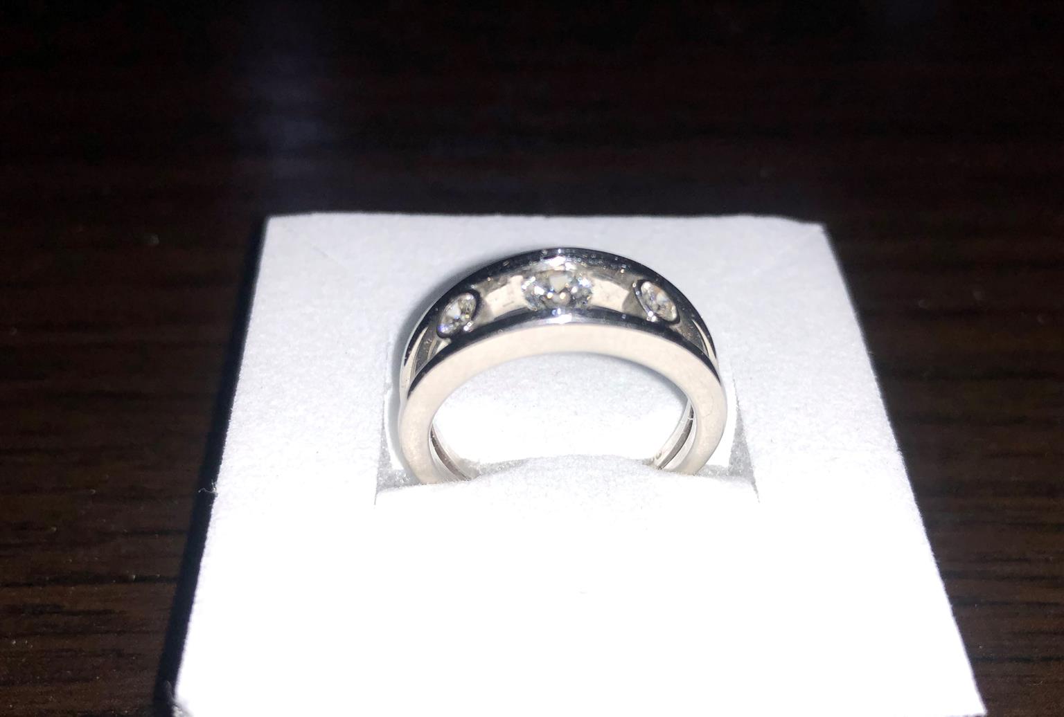New 46ct White Gold VS2 Wedding  Engagement  Ring  Valued 