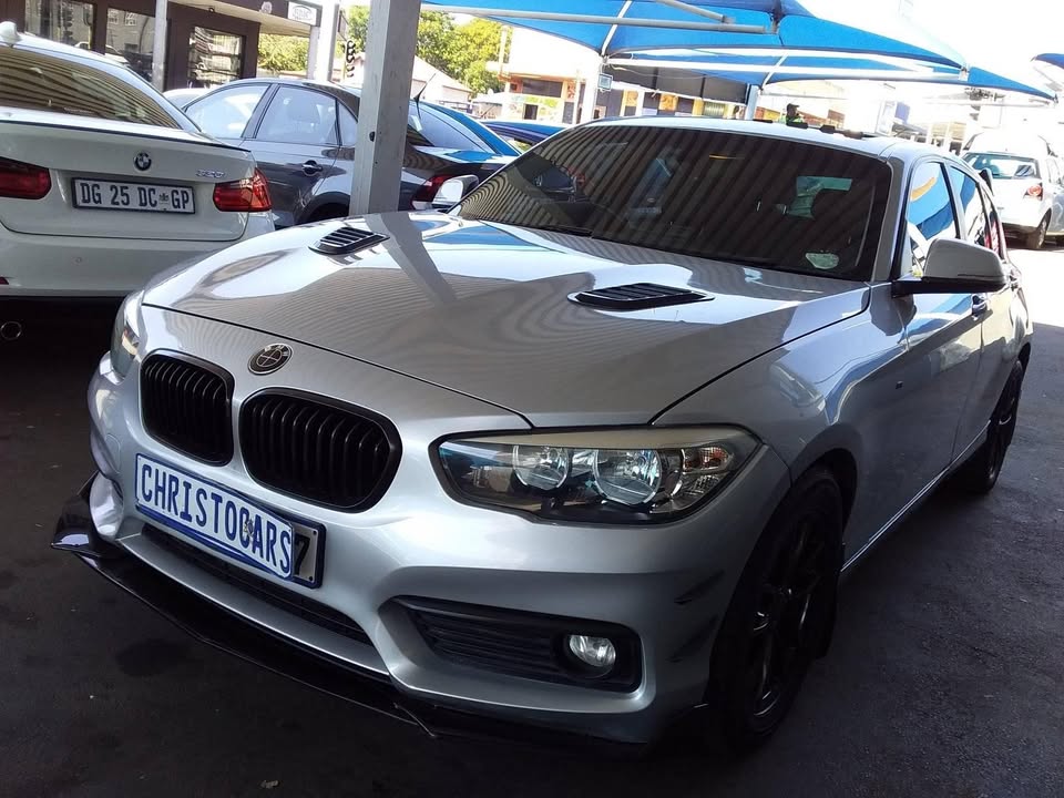 2016 model BMW 1-series 118I