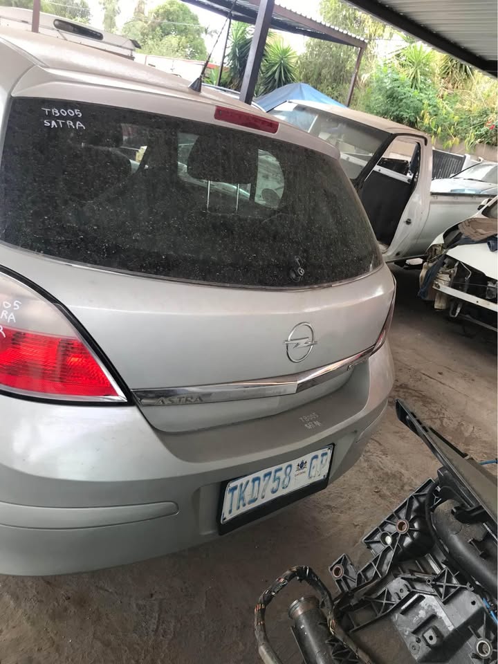 Astra h stripping for spares - Private Seller