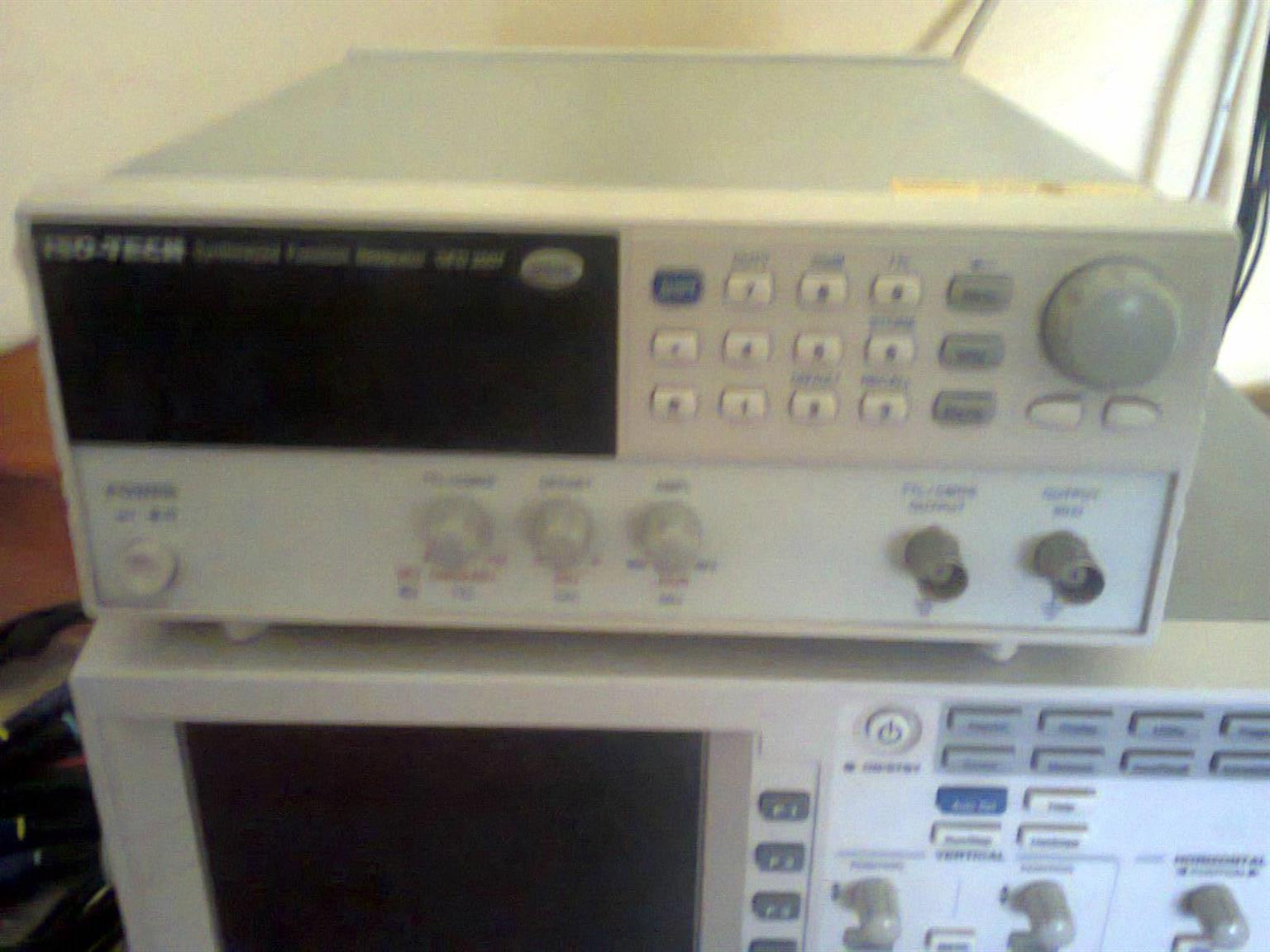 Iso-Tech Oscilloscope 100Mz and frequency generator
