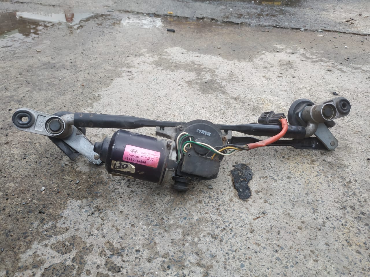2010 Onwards Hyundai i20 Wiper motor mechanism for sale - Private Seller 2010 Onwards Hyundai i20 Wiper motor mechanism for sale - Private Seller