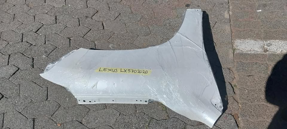 LEXUS LX570 2020 FENDER - Private Seller