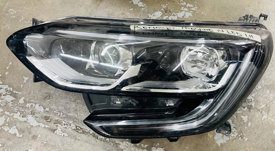 Renault Megane IV LED Headlights - Private Seller Renault Megane IV LED Headlights - Private Seller