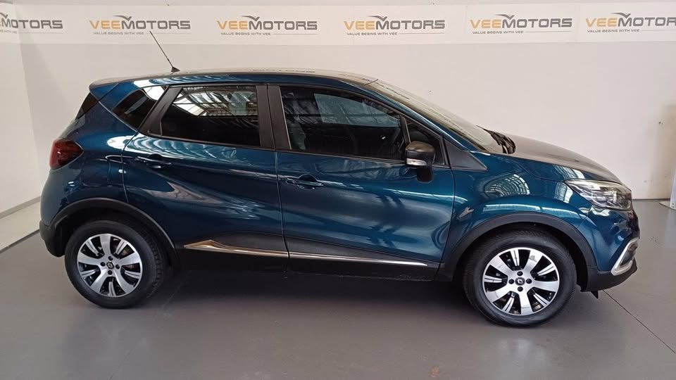 2018 RENUALT CAPTUR 900T BLAZE 5DR