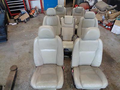 Discovery 3 Cream & Black seats