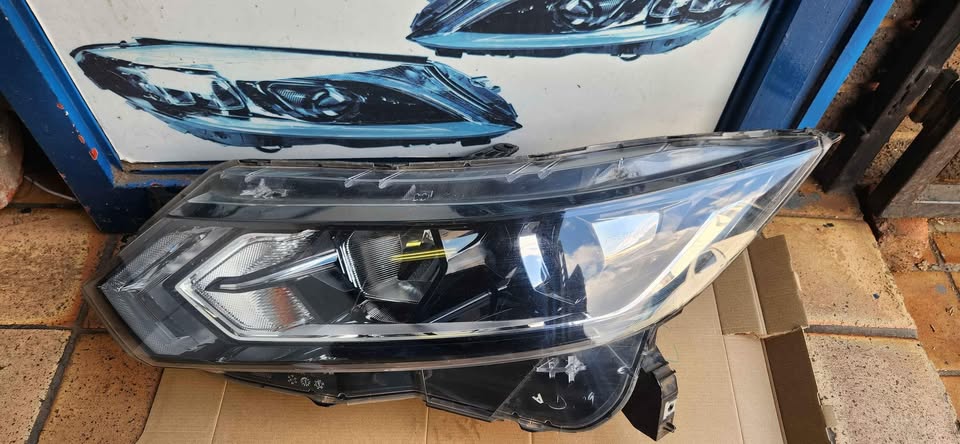 Nissan Quashqai Headlight - Private Seller Nissan Quashqai Headlight - Private Seller
