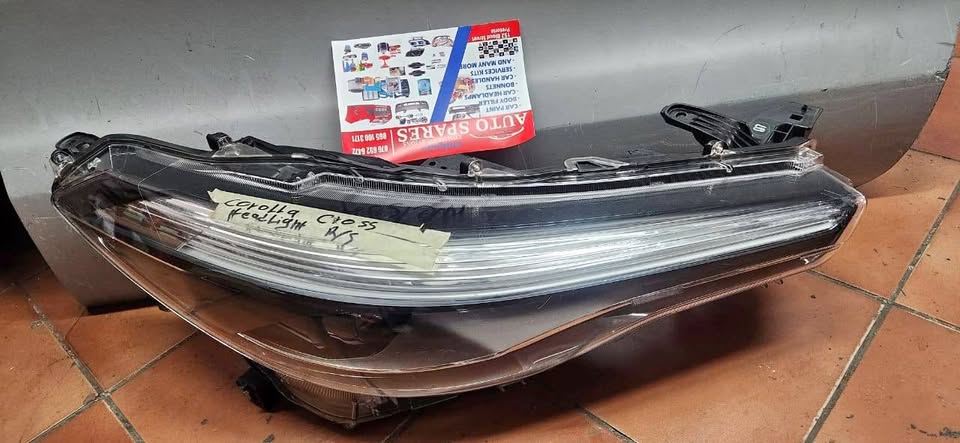 Toyota Corolla cross headlight for sale - Private Seller Toyota Corolla cross headlight for sale - Private Seller