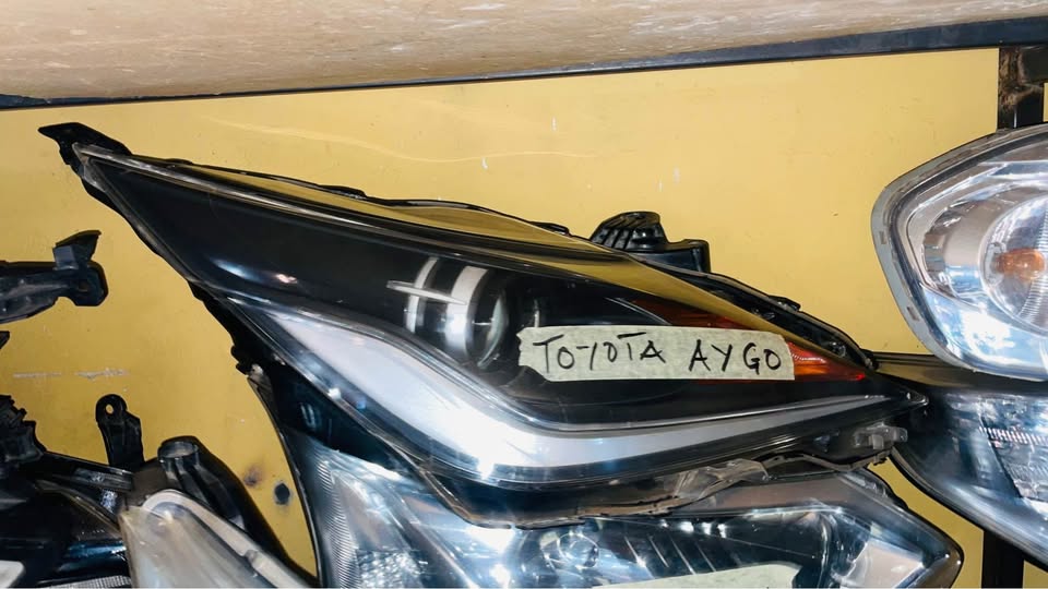 Toyota Aygo headlight - Private Seller Toyota Aygo headlight - Private Seller