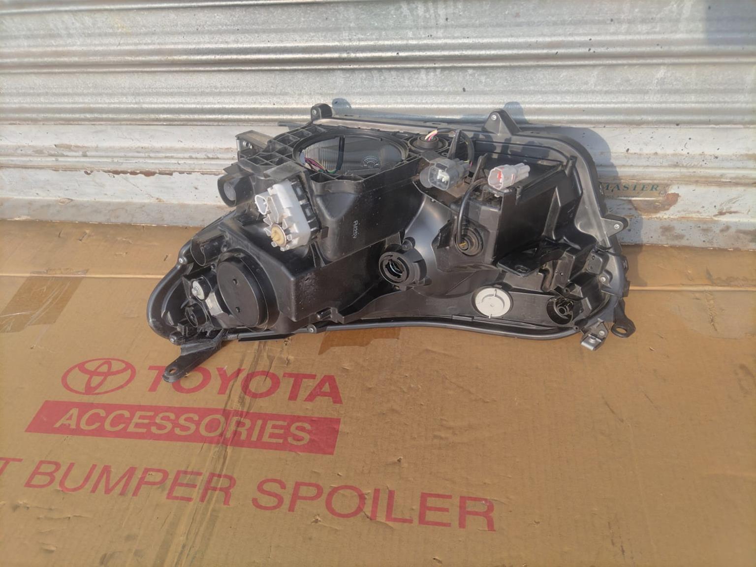 2016-2018 TOYOTA RAV 4 RHS XENON HEADLIGHT FOR - Private Seller 2016-2018 TOYOTA RAV 4 RHS XENON HEADLIGHT FOR - Private Seller