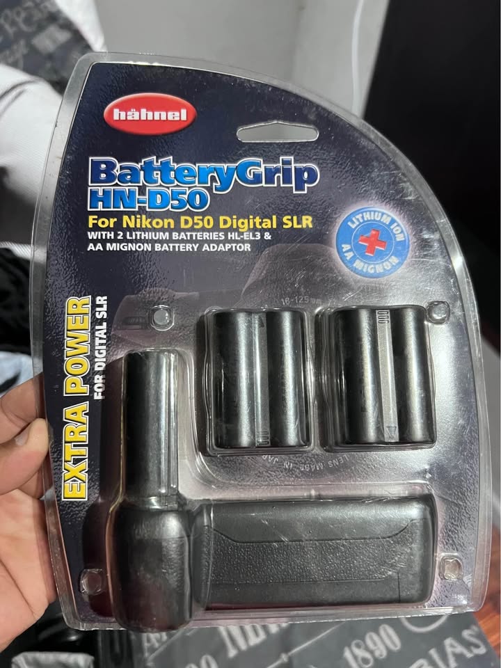 Batteries and grip for Nikon D50 Batteries and grip for Nikon D50