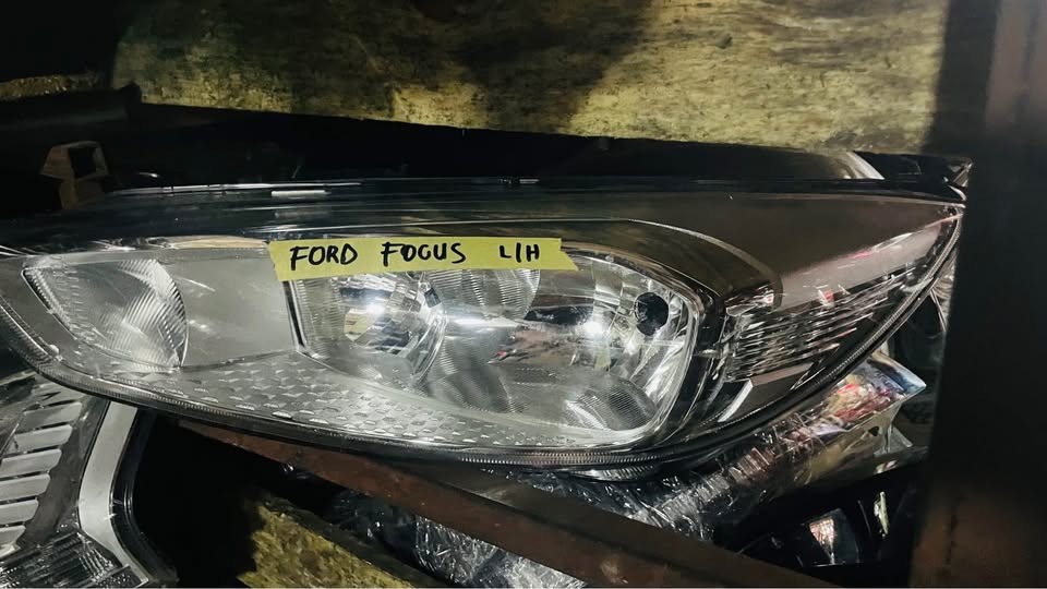 Ford Focus headlight - Private Seller Ford Focus headlight - Private Seller