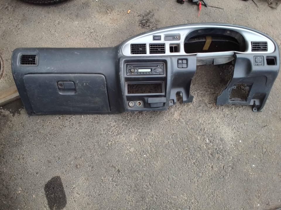 2005 ford ranger XLT dashboard still in good condition - Private Seller 2005 ford ranger XLT dashboard still in good condition - Private Seller