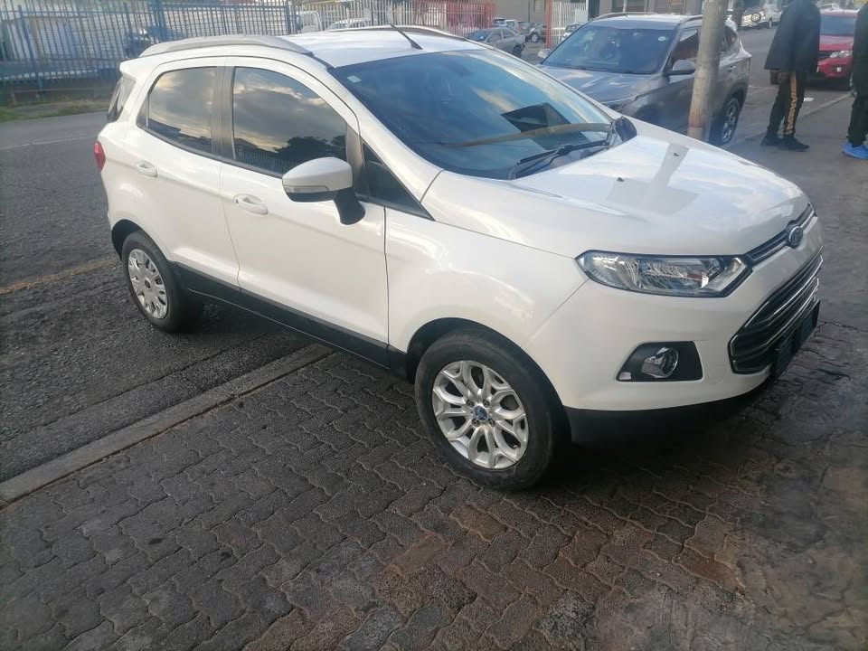 2018 Ford Ecosport 1.5 TDCI Titanium SUV with a leather seat
