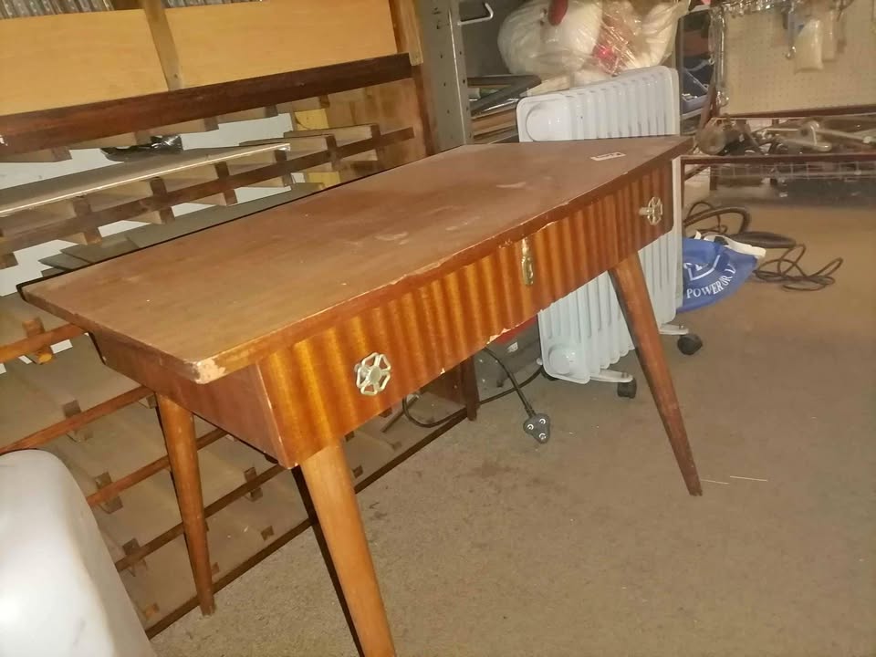 Vintage 570 x 760 x 450 small side/buffet table with drawers Vintage 570 x 760 x 450 small side/buffet table with drawers