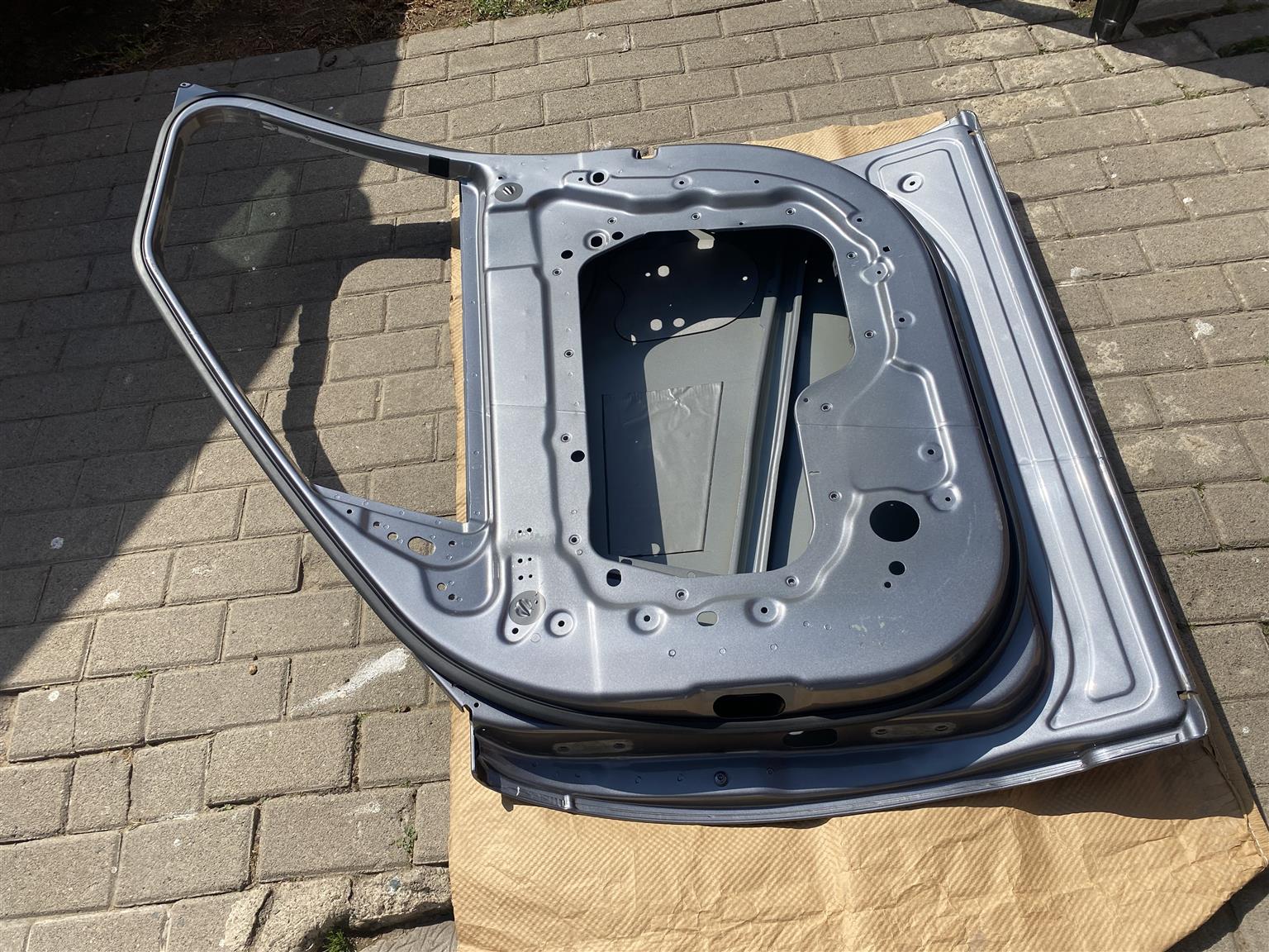 2023 LAND ROVER DISCOVERY P360 RIGHT FRONT DOOR SHELL FOR SALE - Private Seller 2023 LAND ROVER DISCOVERY P360 RIGHT FRONT DOOR SHELL FOR SALE - Private Seller