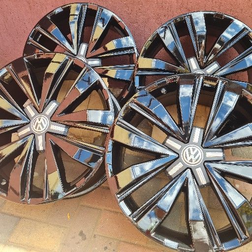 VW AMAROK OEM 20IN BLACK EDITION MAGS - Private Seller