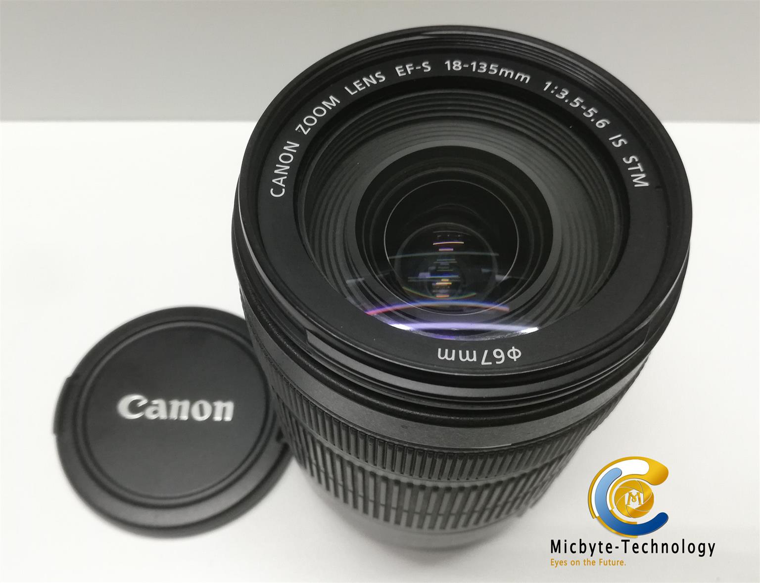 Canon EF-S 18-135mm F3.5-5.6 IS lens