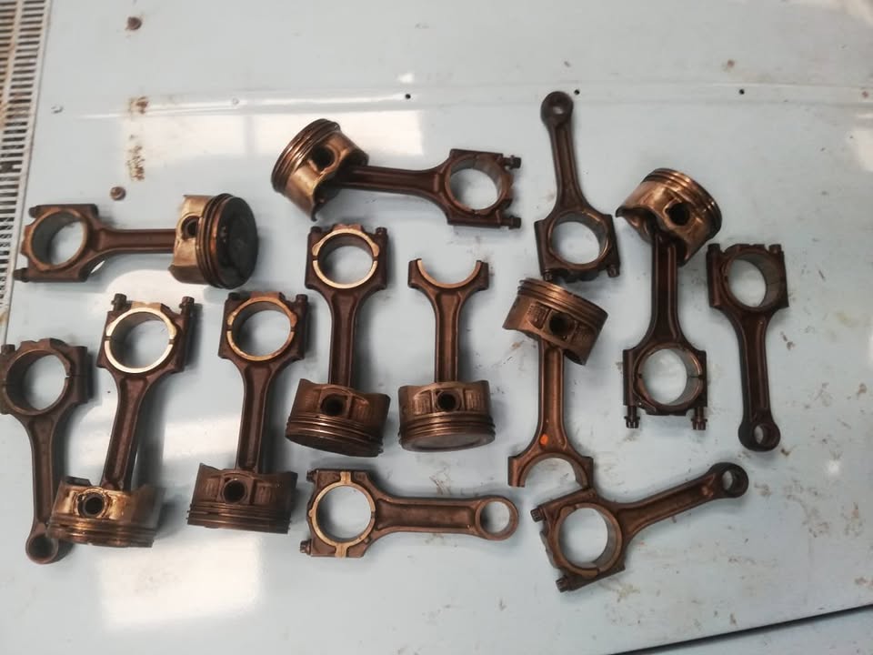 VOLVO PISTONS + CONRODS FOR SALE - Private Seller VOLVO PISTONS + CONRODS FOR SALE - Private Seller