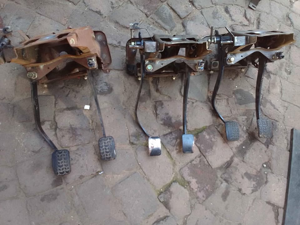 Mazda 323 box pedals break n clutch - Private Seller