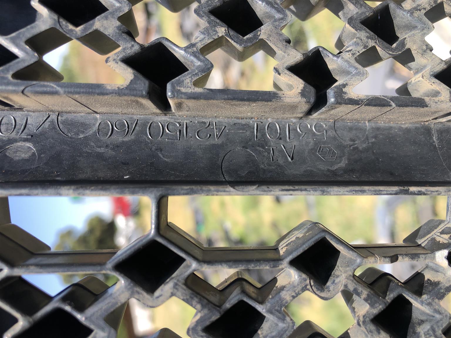 Toyota RAV4 front bumper main Grill - Private Seller