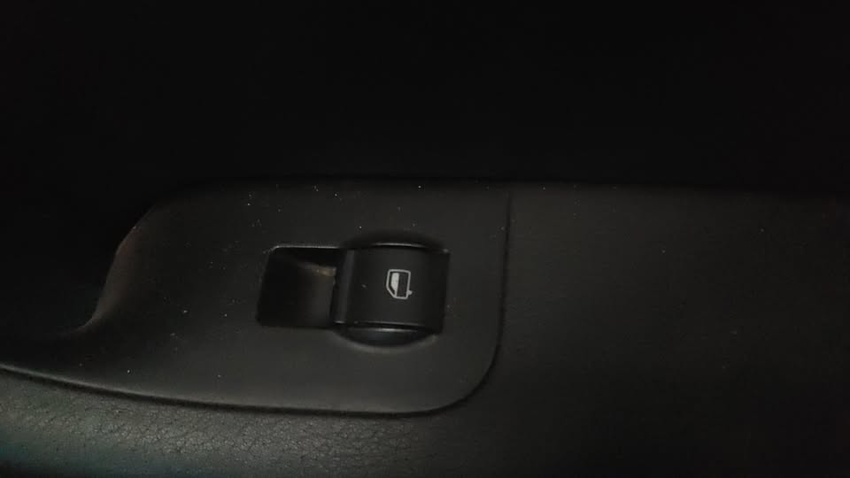 Audi A 4 right rear window switch - Private Seller Audi A 4 right rear window switch - Private Seller