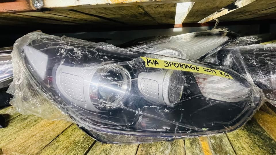 Kia Sportage headlight - Private Seller