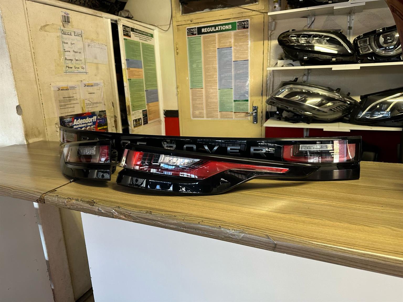 2021 RANGE ROVER EVOGUE TAIL LIGHT BRAKE IN IMMACULATE CONDITION - Private Seller 2021 RANGE ROVER EVOGUE TAIL LIGHT BRAKE IN IMMACULATE CONDITION - Private Seller