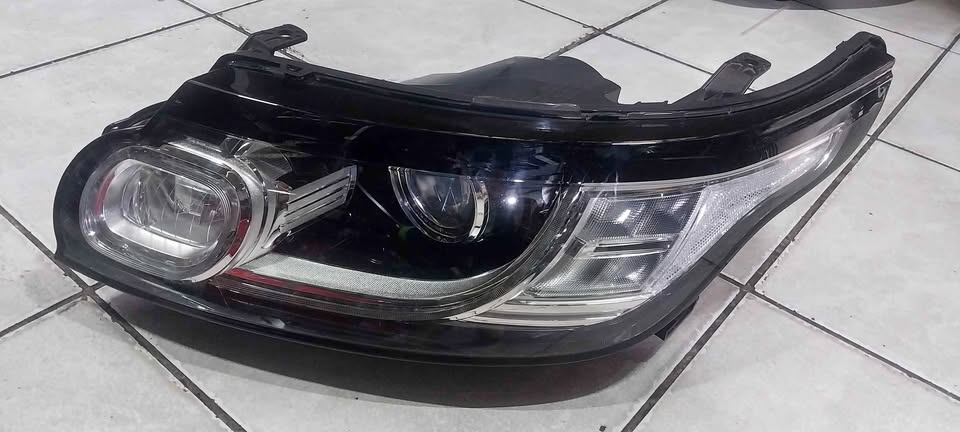 RANGE ROVER SPORT 2014- XENON HEADLIGHT LHS - Private Seller