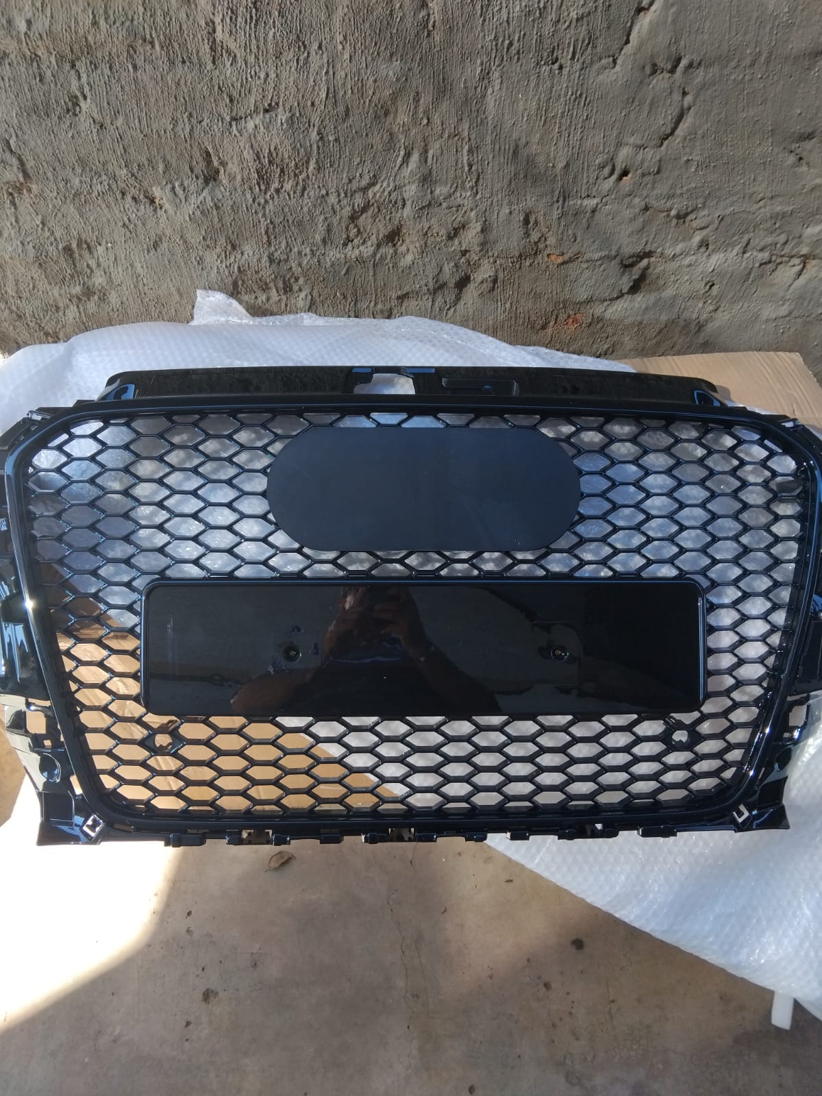AUDI RS 3 2018 GRILL AND BADGES - Private Seller