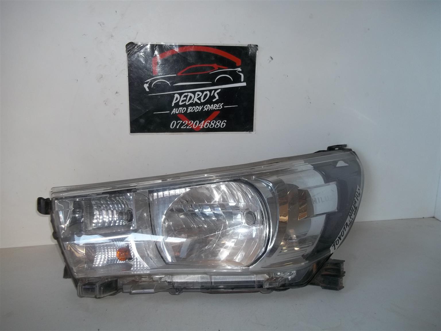 Toyota Hilux GD6 '16-'20 left headlight - Private Seller Toyota Hilux GD6 '16-'20 left headlight - Private Seller
