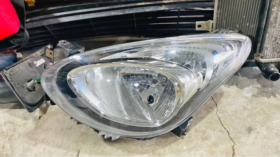 Suzuki Celerio headlight - Private Seller Suzuki Celerio headlight - Private Seller