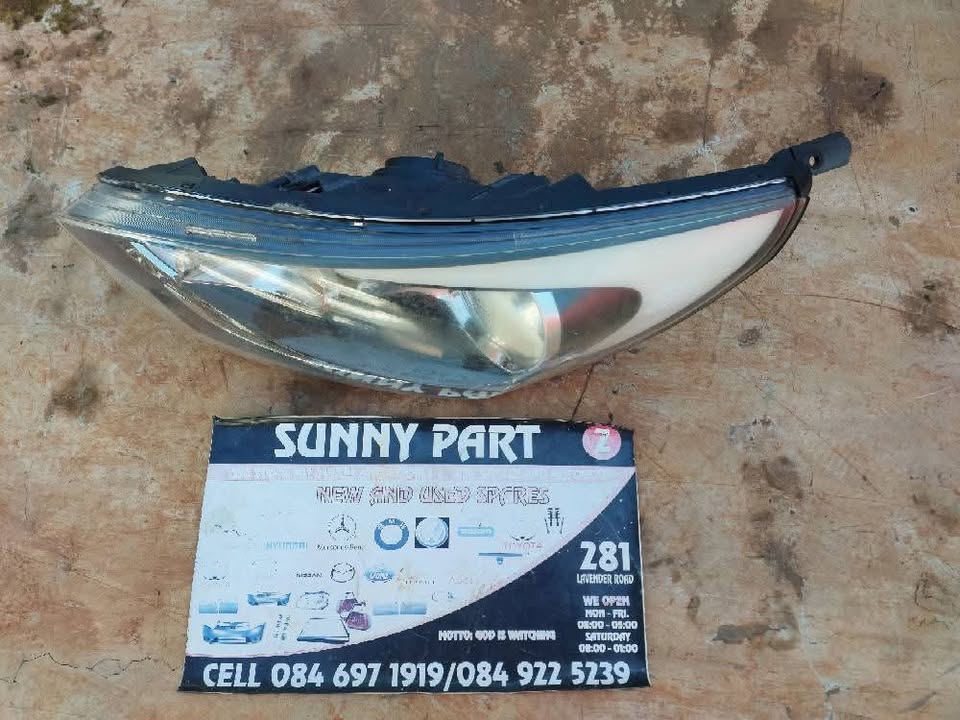 Kia Rio Headlight - Private Seller Kia Rio Headlight - Private Seller
