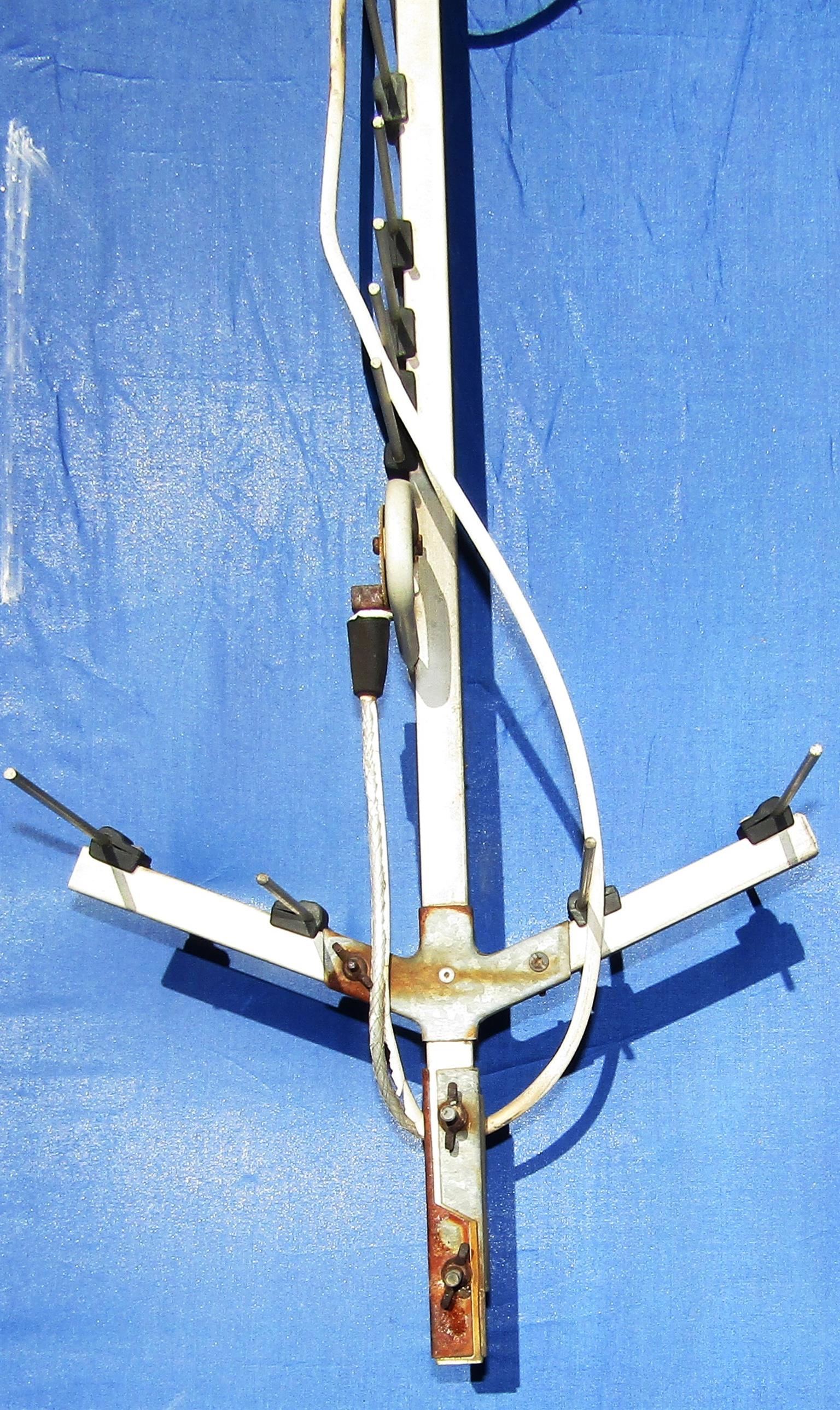 Rooftop Aerial / Antenna - l=146cm; w=27cm; h=29cm