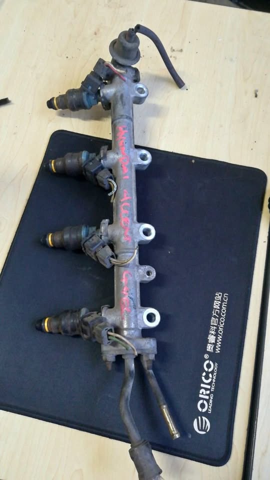 HYUNDAI ACCENT 4GEK FUEL RAIL & INJECTORS FOR SALE - Private Seller HYUNDAI ACCENT 4GEK FUEL RAIL & INJECTORS FOR SALE - Private Seller