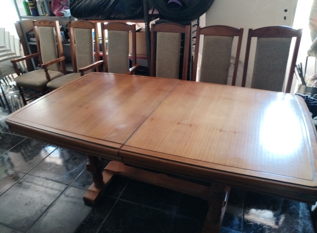 Classic Wooden Dining Table with 6 Chairs – Timeless Elegance Classic Wooden Dining Table with 6 Chairs – Timeless Elegance