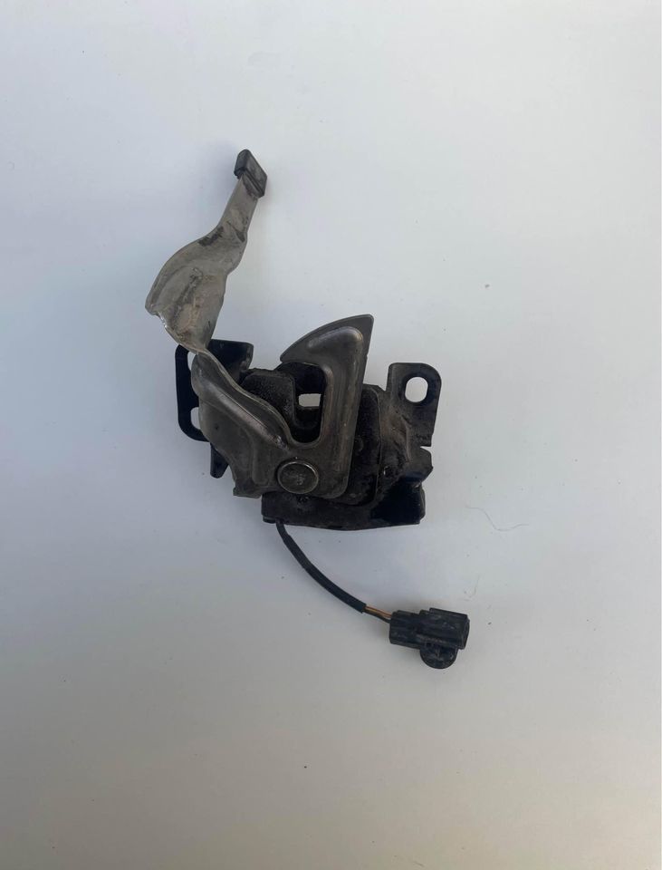 Honda Bonnet Latch-Lock Unit - Private Seller Honda Bonnet Latch-Lock Unit - Private Seller