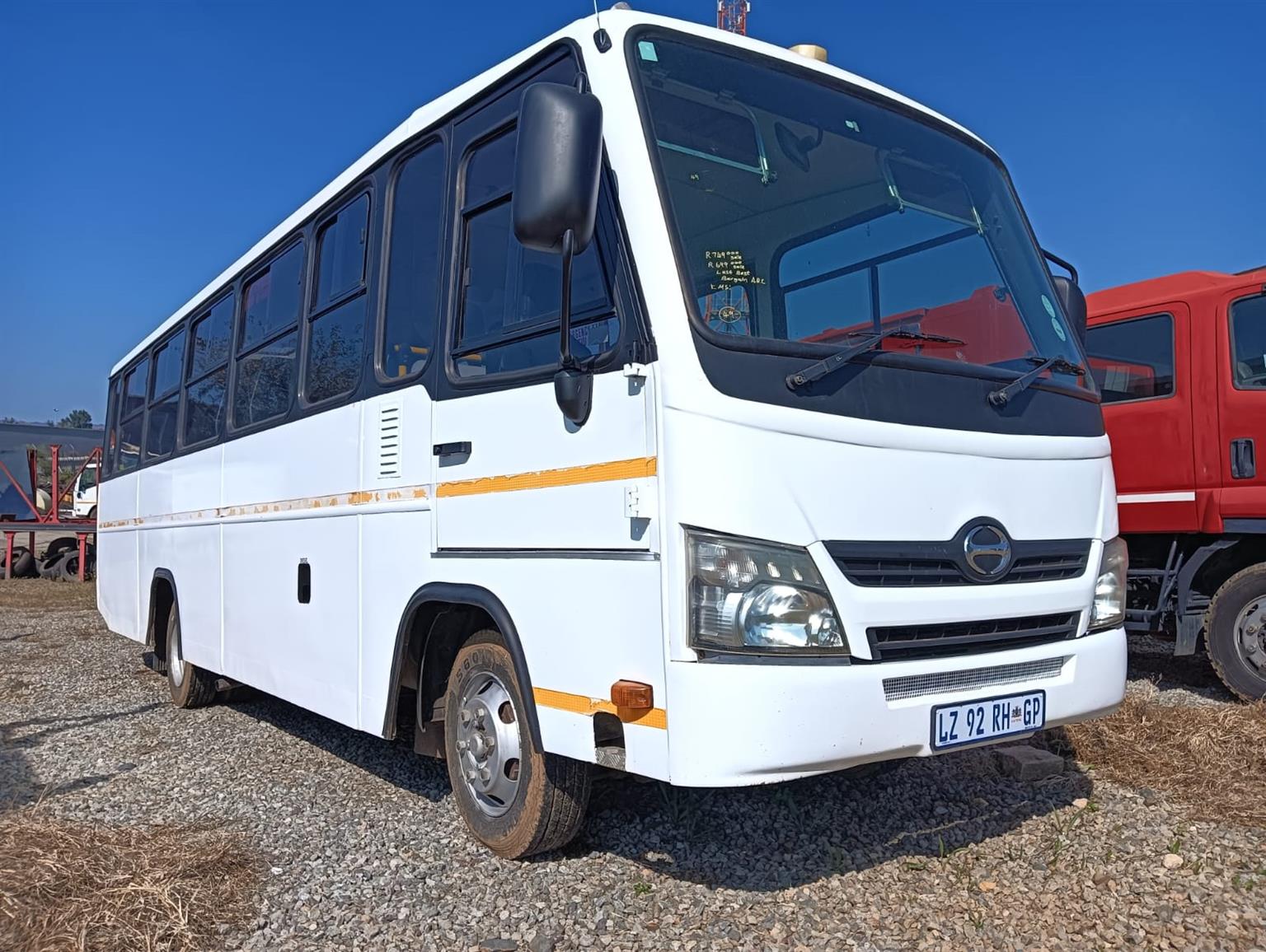 2013 Toyota Hino 32 seater bus, in good condition! For sale in Krugersdorp