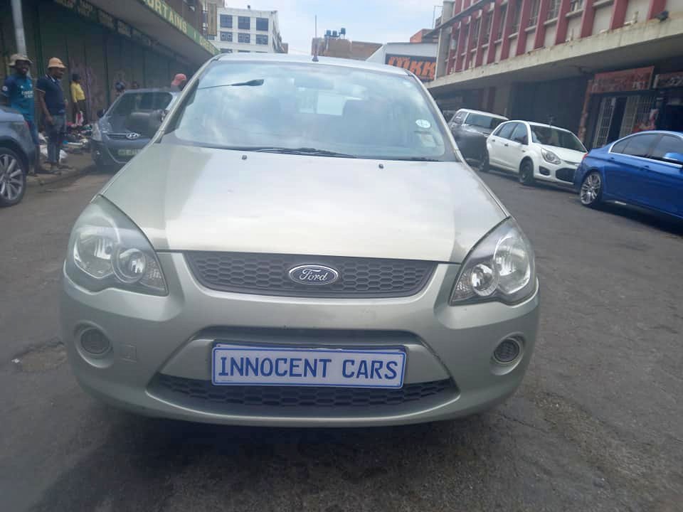2015 FORD IKON 1.6 PETROL, MANUAL TRANSMISSION, SILVER GOLD COLOR, MILEAGE 92000KM