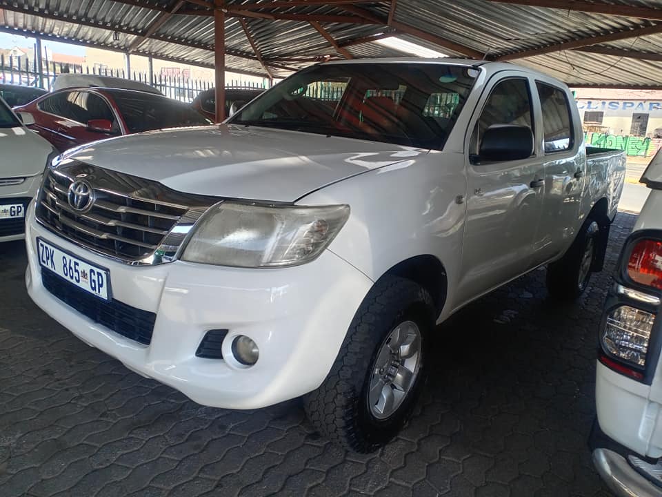 Toyota Hilux Double Cab 2.5ltr 4x4 2010 Manual with leather interior White in colour