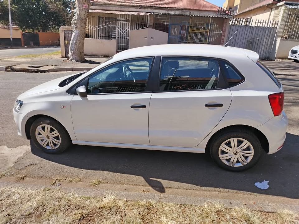 2024 V W polo vivo hatch back 1.4  White