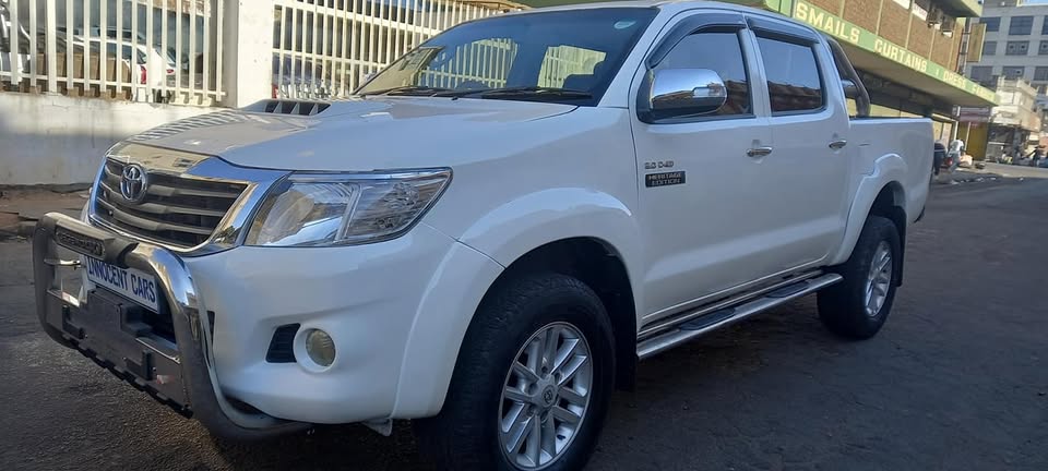 2011 TOYOTA HILUX 3.0D 4D 4×4 , MANUAL, WHITE COLOUR, MILEAGE 93000KMS,