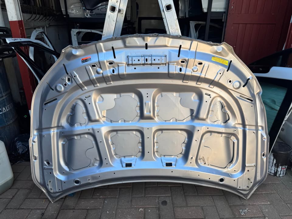 Subaru Forester Bonnet - Private Seller Subaru Forester Bonnet - Private Seller