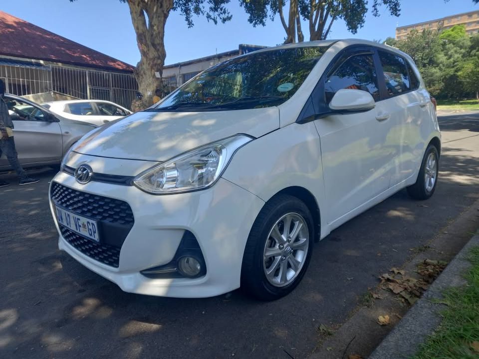 2018 Hyundai i10 GRAND 1.2 Petrol, Manual Transmission, White Color, Mileage