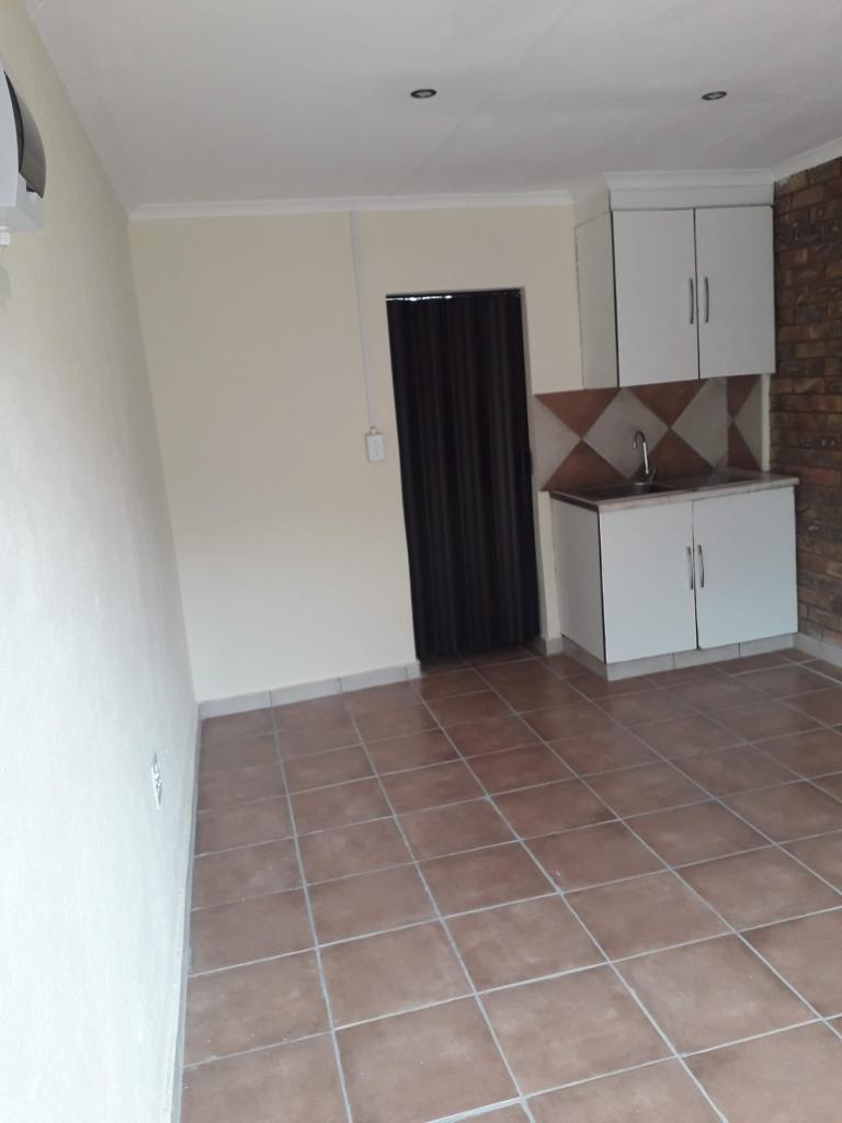 Barchalor Rooms availability for Rental in Pretoria West Danville