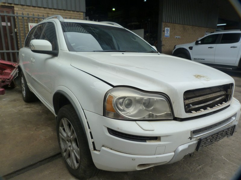 Volvo XC90 D5 AT White - 2013 STRIPPING FOR SPARES - Private Seller