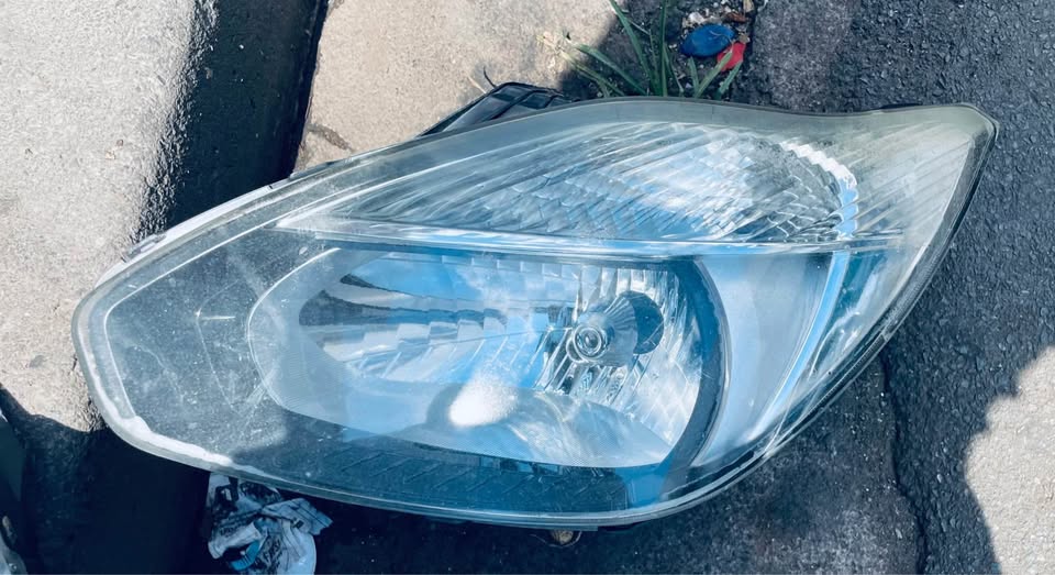Ford Figo headlight - Private Seller Ford Figo headlight - Private Seller