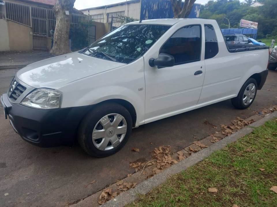 2022 Nissan NP200 1.6i PETROL, Manual, White 80000kms