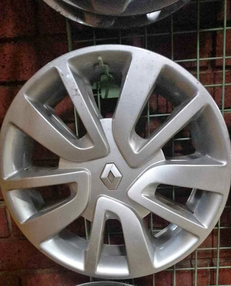 Renault wheel caps - Private Seller Renault wheel caps - Private Seller